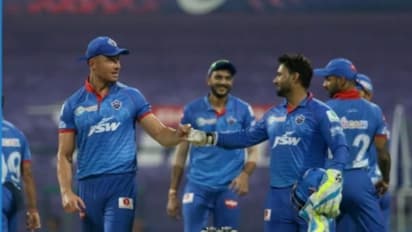 రిషబ్ పంత్ వర్సెస్ సంజూ శాంసన్... సంజూనే తోపు అంటున్న నెటిజన్స్...