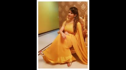 முன்னாள் முதல்வரைக் கைப்பிடித்து ஆடம்பரமாக வாழும் நடிகை! சொத்து மதிப்பைக் கேட்டா தலைசுத்தும்!