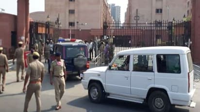 ഹാഥ്റസ് കൊലപാതകം: വിചാരണ ഉത്തർപ്രദേശിന് പുറത്തേക്ക് മാറ്റണമെന്ന് പെൺകുട്ടിയുടെ കുടുംബം