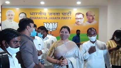 ಸಿ. ಟಿ ರವಿ ಸಮ್ಮುಖದಲ್ಲಿ ಕಮಲ ಹಿಡಿದ ಖುಷ್ಬೂ, ಜುಲೈನಲ್ಲೇ ಕೊಟ್ಟಿದ್ರು ಸುಳಿವು!