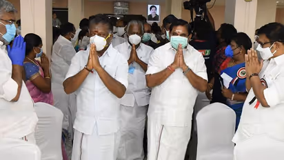 கொடுத்தவனே பறித்துக் கொண்டாண்டி...! சீட் கிடைக்காத அதிருப்தியில் அதிமுக சீனியர் அமைச்சர்கள்..!