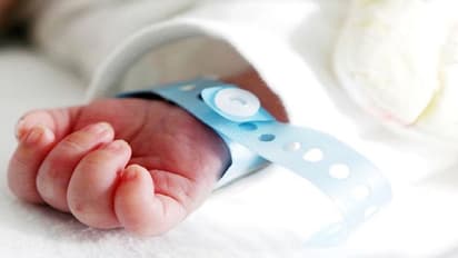 കൊല്ലത്ത് ഉപേക്ഷിച്ച നിലയിൽ കണ്ടെത്തിയ നവജാത ശിശു മരിച്ചു