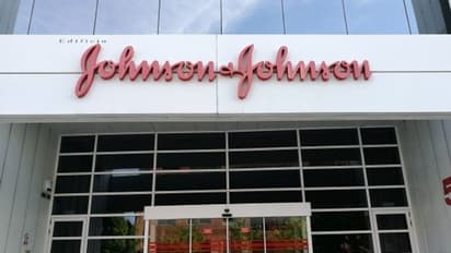 করোনার প্রতিষেধক নিয়ে আবারও তৈরি হল আশঙ্কা, মাঝপথেই থামান হল পরীক্ষা