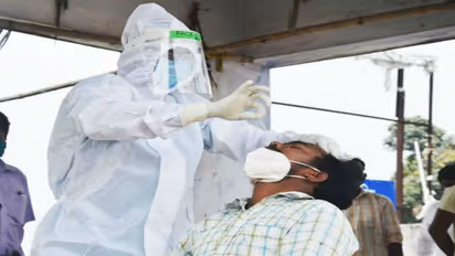 'കേരളത്തില് ഡിസ്ചാര്ജ് പോളിസി മാറ്റണം'; രോഗമുക്തരായോ എന്നറിയാന് പരിശോധന വേണ്ടെന്ന് വിദഗ്ധ സമിതി