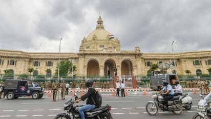 উত্তর প্রদেশ বিধানসভার সামনেই গায়ে আগুন লাগিয়ে দিল নির্যাতিতা, কোনঠাসা যোগীর পুলিশ