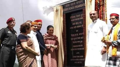 అటల్ టన్నెల్ పై వివాదం... సోనియాను అవమానించారంటూ కాంగ్రెస్ ఆందోళన