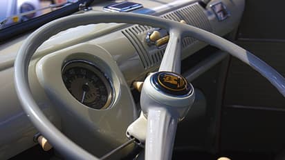 కారులో ఆడుకుంటుండగా.. డోర్స్ లాక్: ఇద్దరు చిన్నారులు మృతి