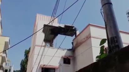 তীব্র বিস্ফোরণে কেঁপে উঠল ক্লাবঘর, সাত সকালে আতঙ্ক ছড়াল বেলেঘাটাতে