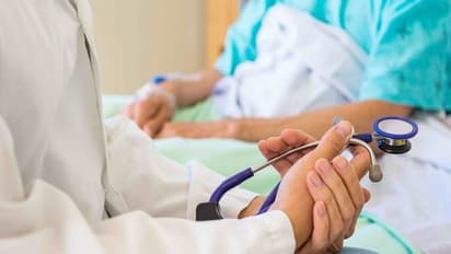 ಕೊಪ್ಪಳ: ಸರ್ಕಾರಿ ಆಸ್ಪತ್ರೆಯಲ್ಲಿ ಚಿಕಿತ್ಸೆಗಾಗಿ ಬಡ ರೋಗಿಗಳಿಂದ ಹಣ ವಸೂಲಿ..!