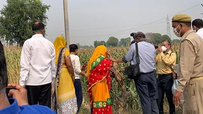 হাসপাতাল থেকে  সিবিআই-এর সঙ্গে অপরাধস্থলে নিহতের মা, হাথরসকাণ্ডের তদন্ত শুরু হল