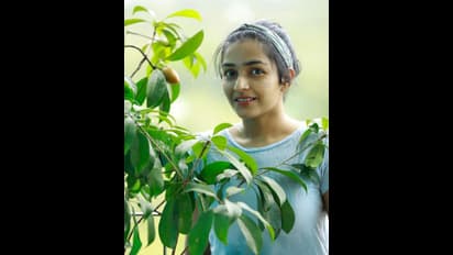 మొక్కలకు స్థలం లేదట.. బాల్కనీలో పెట్టుకున్న మలయాళ బ్యూటీ