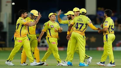 IPL 2020: ధోనికి భయపడ్డ అంపైర్... ఫిక్సింగ్ అంటున్న ఫ్యాన్స్...