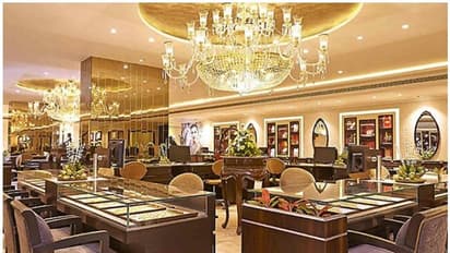 உணர்வுகளை கிளறியதற்காக வருத்தப்படுகிறோம்... விளம்பரத்திற்காக மன்னிப்புக்கேட்ட தானிஷ்க்..!