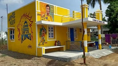 कभी नहीं देखा होगा महेंद्र सिंह धोनी का ये घर, खिड़की से लेकर दरवाजों तक में बनी हुई है तस्वीर