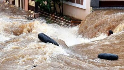 విషాదం.. వరద నీటిలో బీటెక్ విద్యార్థిని గల్లంతు