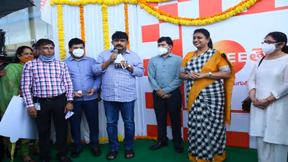 కోవిడ్పై పోరాటం: ఏపీకి 10 అంబులెన్స్లు, 4 వేల పీపీఈ కిట్లు అందించిన జీ ఎంటర్టైన్మెంట్స్