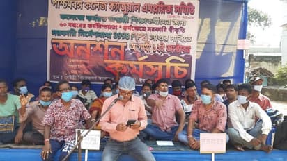 'স্থায়ী চাকরির নিশ্চয়তা নেই',  বীরভূমে আমরণ অনশনে শিক্ষাকর্মীরা