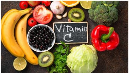 Vitamin C Deficiency: विटामिन सी की कमी से होती ये बीमारी, लक्षण हद से ज्यादा खतरनाक 