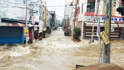 सड़कों पर नावें, डूब गईं कारें; हर तरफ पानी ही पानी, Photos में देखें आंध्र-तेलंगाना का ताजा हाल