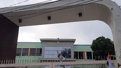 সাইবার প্রতারকদের দৌরাত্ম্য উত্তরবঙ্গে, এবার নিশানায় রায়গঞ্জ বিশ্ববিদ্যালয়ের উপাচার্য