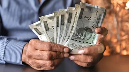 चाणक्य नीति: ये 3 कामों में कभी शर्म नहीं करनी चाहिए नहीं तो भविष्य में परेशान होना पड़ सकता है