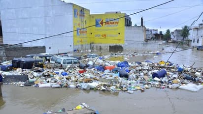 హైదరాబాద్‌లో విషాదం: రెండ్రోజుల క్రితం వరదలో గల్లంతు.. శవమై తేలిన చిన్నారి