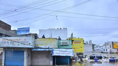 ముంపునకు కారణం ఇదీ: చెరువుల్లోకి చొచ్చుకుపోయిన హైదరాబాద్