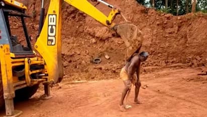 'ಬೆನ್ನು ತುರಿಕೆ' ವಿಡಿಯೋ ವೈರಲ್.. ಸೈಲಂಟಾದ ಜೆಸಿಬಿ!