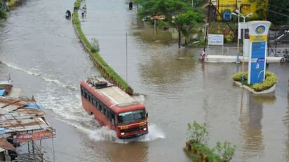 മഹാരാഷ്ട്രയിലും കര്‍ണാടകയിലും കനത്തമഴ, വെള്ളപ്പൊക്കം; നിരവധി മരണം