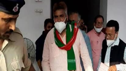 नामांकन करने पहुंचा महागठबंधन का उम्मीदवार गिरफ्तार, पुलिस ने कहा-ये है पूरा मामला