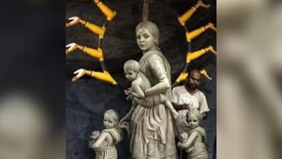 আটকে পড়ে নয়-আশীর্বাদের হাত নিয়ে, পরিযায়ী মহিলা শ্রমিকের বেশে উমা মা এবার বেহালায়