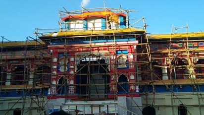 'মানুষের থেকে উৎসবের মূল্য বেশি নয়', দুর্গা দর্শনে ঐতিহাসিক সিদ্ধান্ত সন্তোষ মিত্র স্কোয়ারের