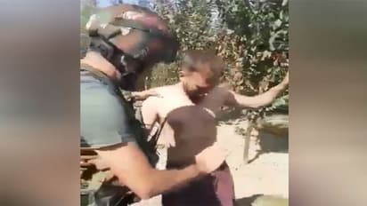 నిన్ను కాల్చం.. లొంగిపో.. ఉగ్రవాదితో భారత జవాన్లు.. ఎమోషనల్ వీడియో