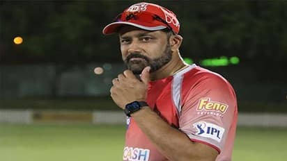 அந்த பையனை பார்த்தால் எனக்கு அப்படியே பொல்லார்டை பார்க்குற மாதிரியே இருக்கு..! இளம் வீரருக்கு கும்ப்ளே புகழாரம