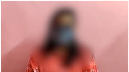 കൊച്ചിയില് കൊവിഡ് മുക്തയോട് അയിത്തം; തിരിച്ചെത്തിയ യുവതിയെ ഹോസ്റ്റലില് കയറ്റിയില്ല