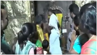 அம்மன் கோவில் கருவறைக்குள் சென்று பூசாரி மீது சரமாரி தாக்குதல்... திமுக பிரமுகர் அட்டூழியம்..!