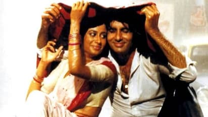 শরীর মিলেমিশে একাকার, বৃষ্টিতে ভিজে অমিতাভের সঙ্গে ঘনিষ্ঠ রোম্যান্সের পর কেন কেঁদেছিলেন স্মিতা