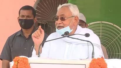 तेजस्वी की संपत्ति पर JDU के सवाल- 10 लाख नौकरियां देने का वादा झूठा, किस काम धंधे से बनाए 300 करोड़?