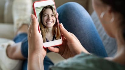 ನಂಜನಗೂಡು: ಪತ್ನಿಯೊಂದಿಗೆ ವಿಡಿಯೊ ಕಾಲ್‌ನಲ್ಲಿದ್ದಾಗ  ಮೈಮರೆತ ಪತಿ ಸಾವು!