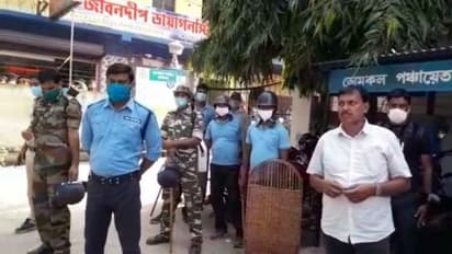 তৃণমূলের দুই গোষ্ঠীর বিবাদ মেটাতে সালিশি সভা, বিডিও অফিস চত্বরে সংঘর্ষে জড়াল দুই পক্ষ