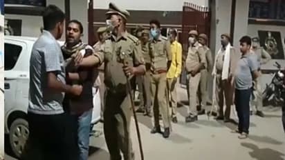 खतरे में UP पुलिस: महिला सिपाहियों के साथ हुई अभद्रता, BJP विधायक आरोपी को थाने से जबरन छुड़ा ले गए