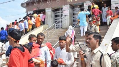 ದೇಗುಲಗಳಲ್ಲಿ ವಿಶೇಷ ಪೂಜೆ: ಕೊರೋನಾ ನಿಯಮ ಗಾಳಿಗೆ