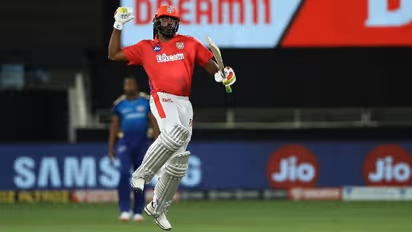 అశ్విన్, భజ్జీ కాదు.. ఐపీఎల్‌లో నేను ఎదుర్కున్న  టఫెస్ట్ బౌలర్ అతడే : క్రిస్ గేల్ 