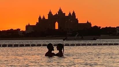 దుబాయ్లో అనుష్క శర్మతో కొహ్లీ రొమాన్స్.. పిక్ అదిరిపోయింది!