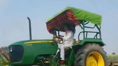 प्रचार छोड़ ट्रैक्‍टर चलाने लगे तेज प्रताप,देखते ही देखते जोत दी 5 कट्टा जमीन,फिर मचान पर बैठकर सुनी समस्याएं