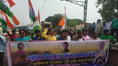 আবারও লোকাল ট্রেনের দাবিতে বিক্ষোভ