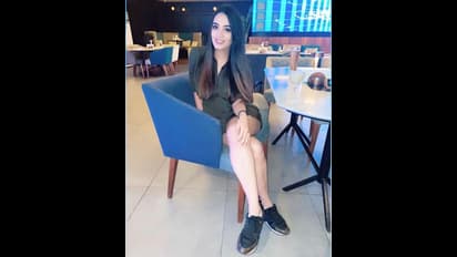 ডবল সুপার ওভারের উত্তেজনাকেও হার মানিয়েছিলেন এই সুন্দরী, জানুন কে এই রহস্যময়ী