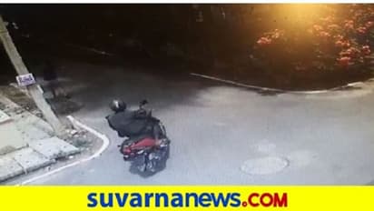 ಯುವತಿಯರೇ ಹುಷಾರ್.. ಬೆಂಗ್ಳೂರಲ್ಲಿ ಮೈಮರೆತು ಮಾತಾಡ್ತಾ ಇದ್ರೆ ಅಷ್ಟೆ ಕತೆ!