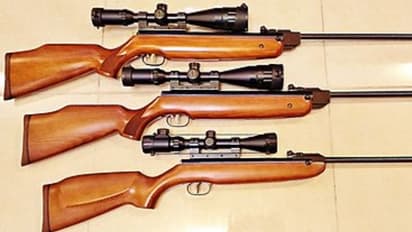 ടയര് കടയുടമയ്ക്ക് നേരെ വെടിവെപ്പ്; തൃശൂരില് പിസ്റ്റളിന് സമാനമായ എയര് ഗണ്ണുകളുടെ വില്പ്പന വിലക്കി