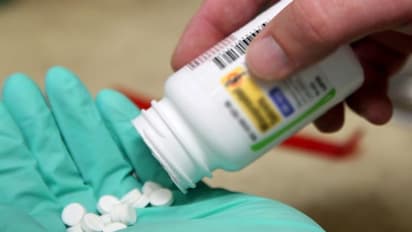 అబార్షన్ మాత్రలకు సంబంధించిన పోస్టులు తొలగిస్తున్న ఫేస్ బుక్,ఇన్ స్టాగ్రామ్..ఎందుకంటే...